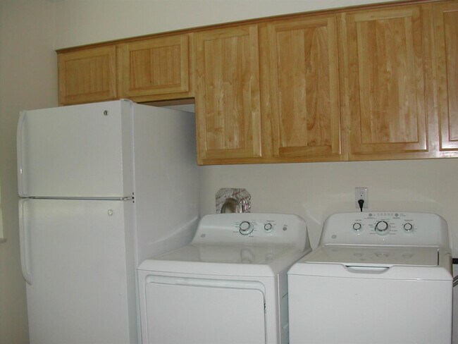 Building Photo - 253 Brookridge Ct