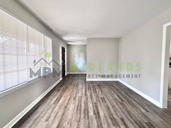 Building Photo - 300 Lydgate Dr