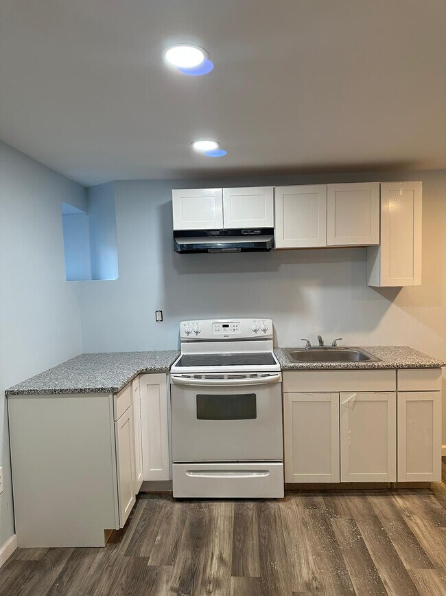 Building Photo - 3822 W Girard Ave