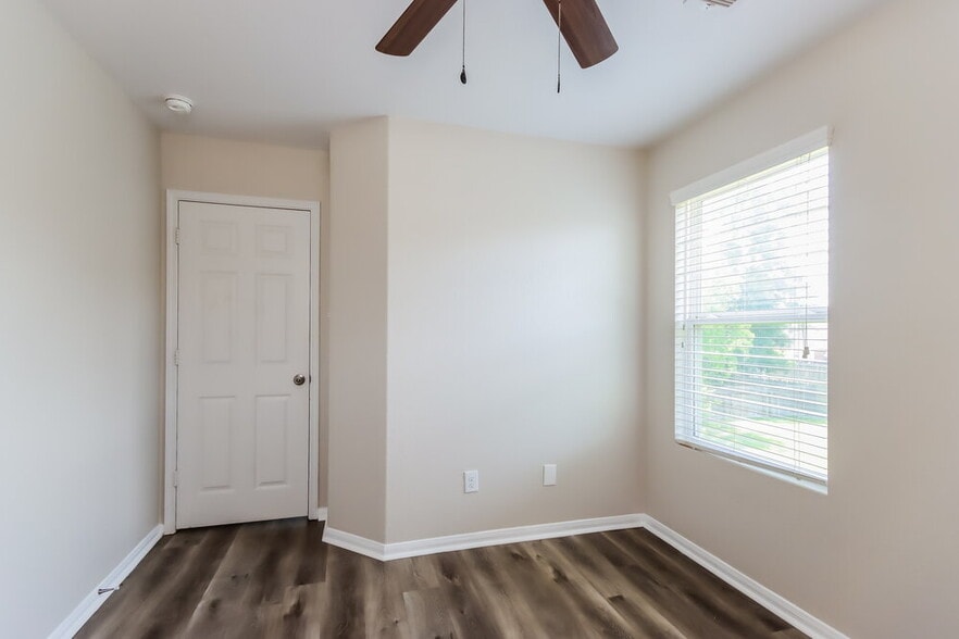 Building Photo - 16779 Warbler Dr