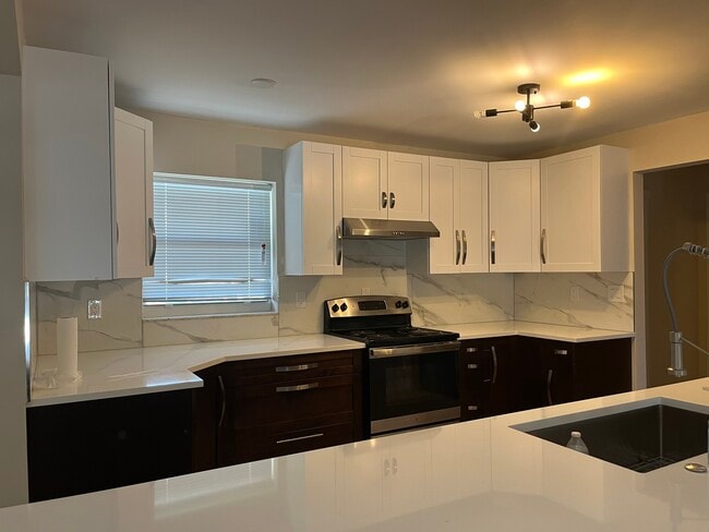 Building Photo - 4770 NW 77th Terrace