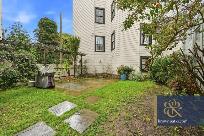 Building Photo - 1056 Cole St