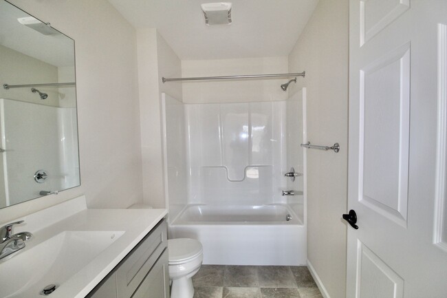 Building Photo - Newer Home for Rent in Brentwood Subdivision!