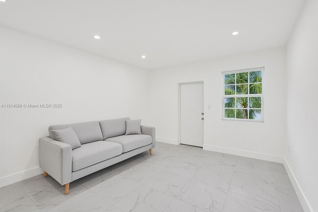 Building Photo - 5807 SW 25th St