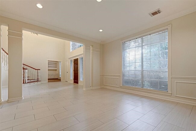 Building Photo - 2115 Foreland Dr