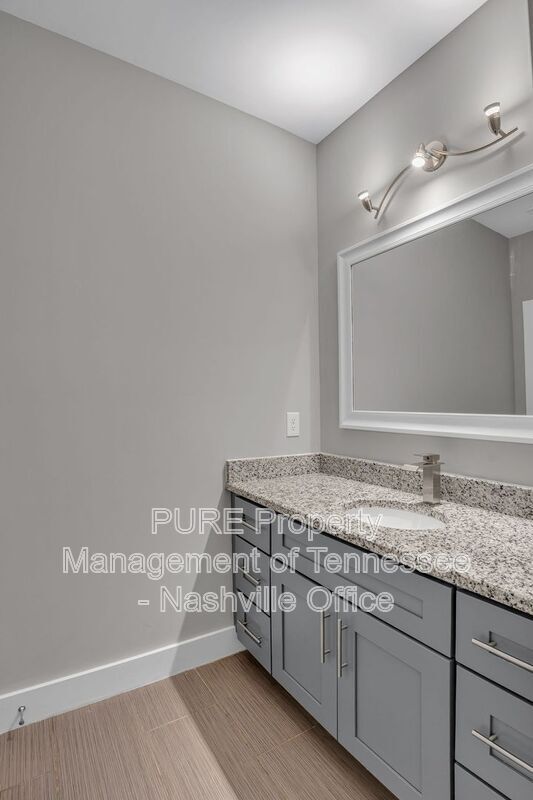 Building Photo - 3212A Lincoln Ave