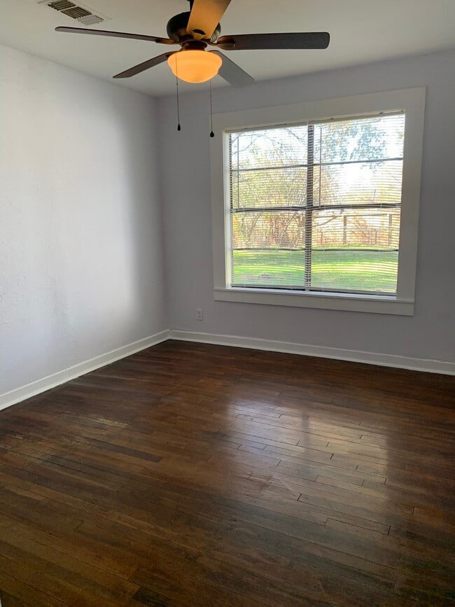 Building Photo - 1315 Penick Rd