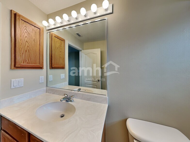 Building Photo - 8809 Founders Cir
