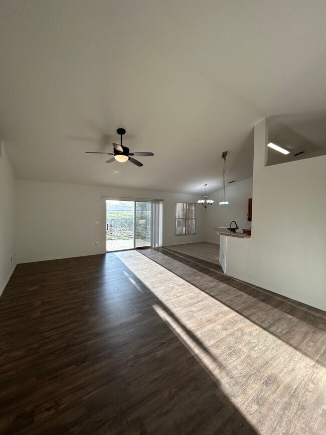 Building Photo - 10500 Lake Hasson Cir