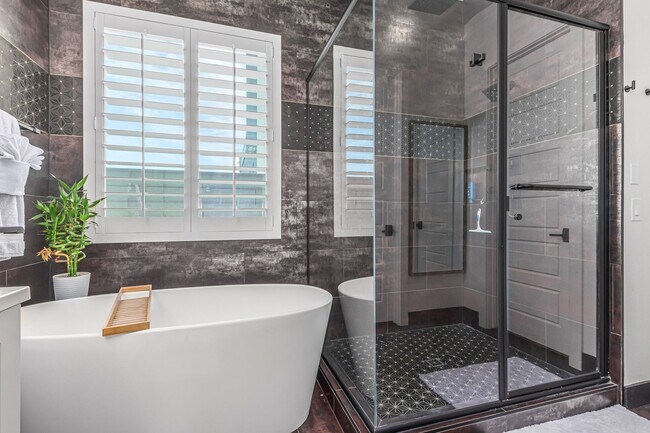 Building Photo - Luxury at Vistal