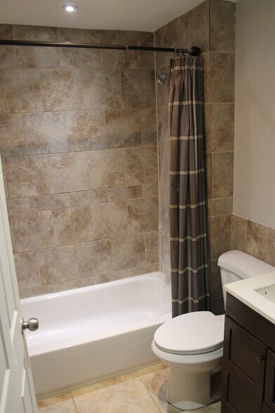 Building Photo - 756 Sunset Blvd SW