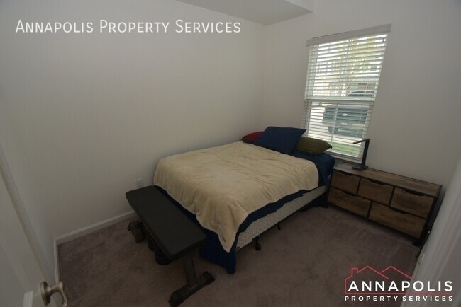 Building Photo - 619 Ravenwood Dr