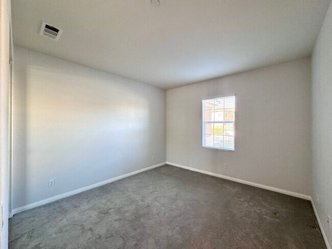 Building Photo - Welcome to this stunning 5 bedroom home fo...