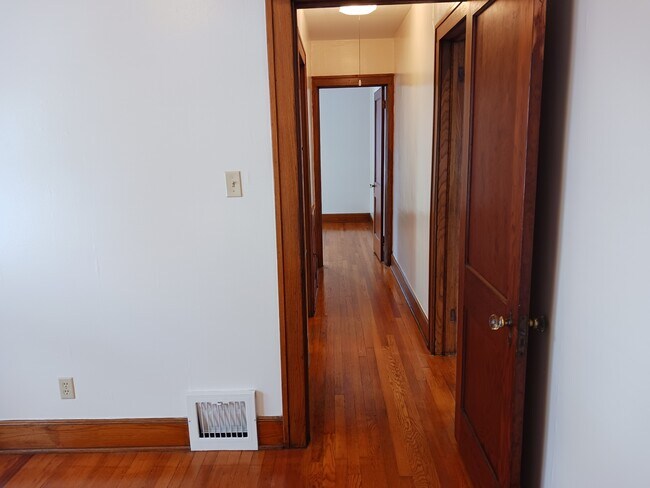 Beautiful woodwork - 16 Blanchard Ave