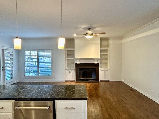 Building Photo - Stunning 4 bedroom, 3 bath home with a pool in beautiful Cedar Ridge!