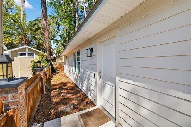 Building Photo - 204 Palm St