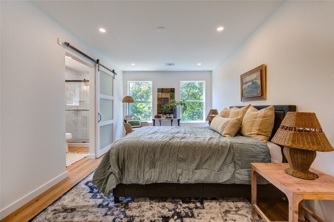 Building Photo - 11 E Obryant St