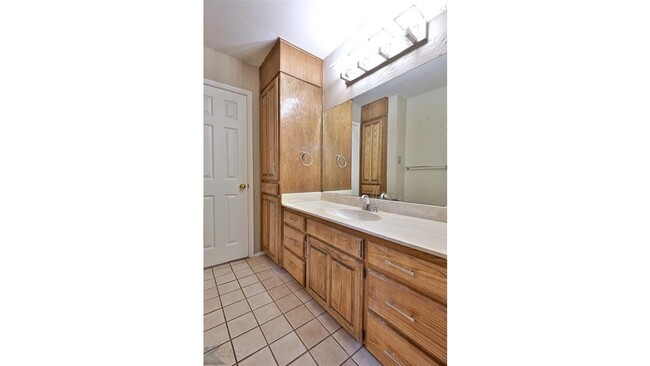 Building Photo - 5273 Sherbrooke Ln