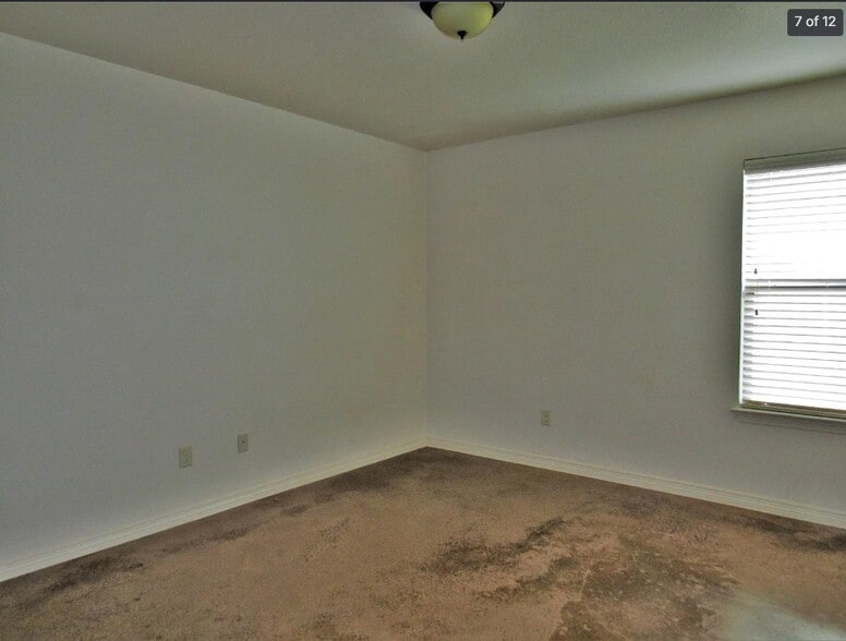 Building Photo - 608 Karey Dr