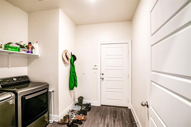 Building Photo - 7616 Groundhog Wy