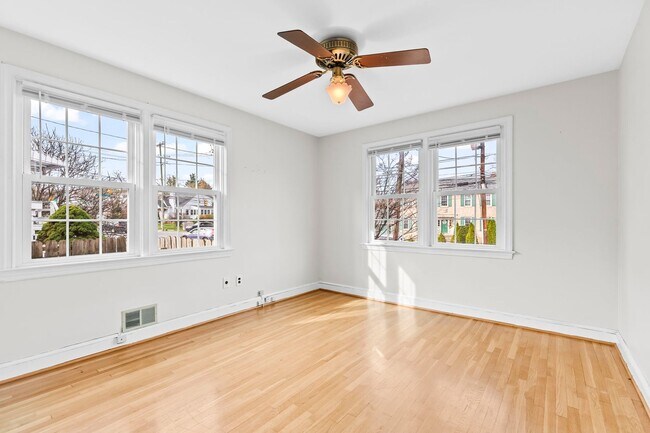 Building Photo - Charming 4-Bedroom Home in Silver Spring