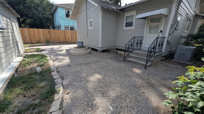 Building Photo - 412 Cordell St