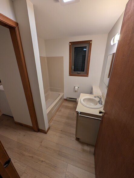 Building Photo - 32 Willow St