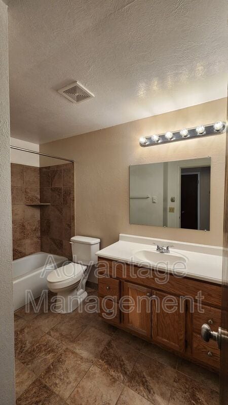 Building Photo - 842 50 E