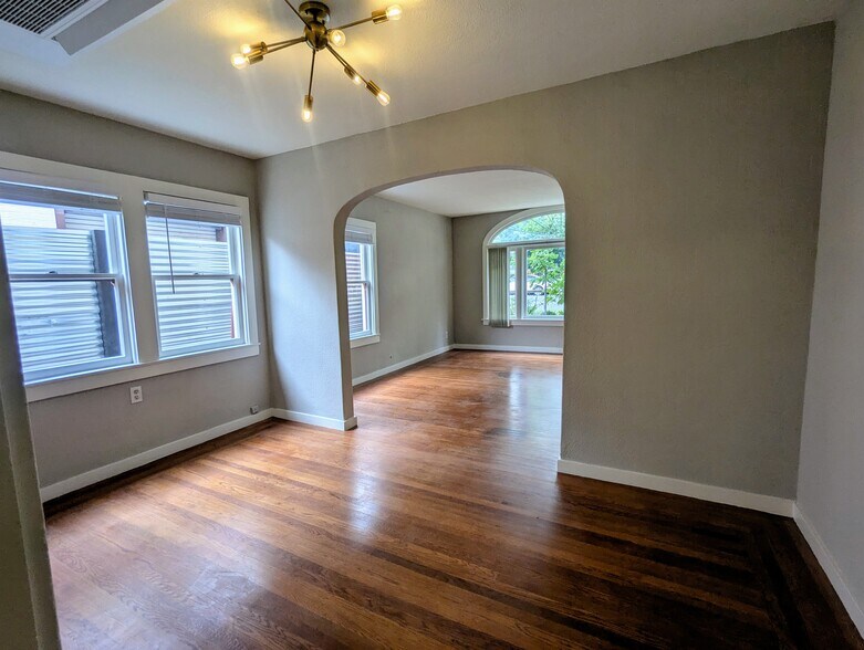 Dining Room - 2727 T St