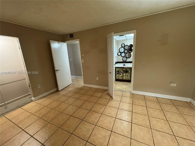 Building Photo - 10865 SW 112th Ave