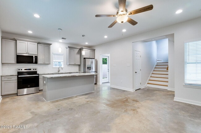 Building Photo - 204 Romero St