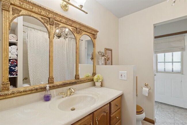 Building Photo - 3 Meadowgrass Ln