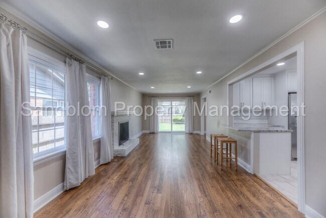 Building Photo - For Lease | Holiday Hills | $2000 Rent Ava...