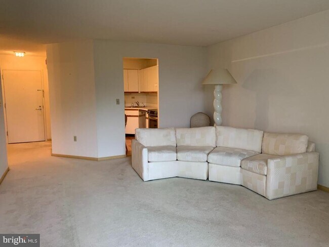 Building Photo - 233 S 6th St