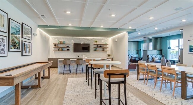 Building Photo - 1000 Rea Dr SW