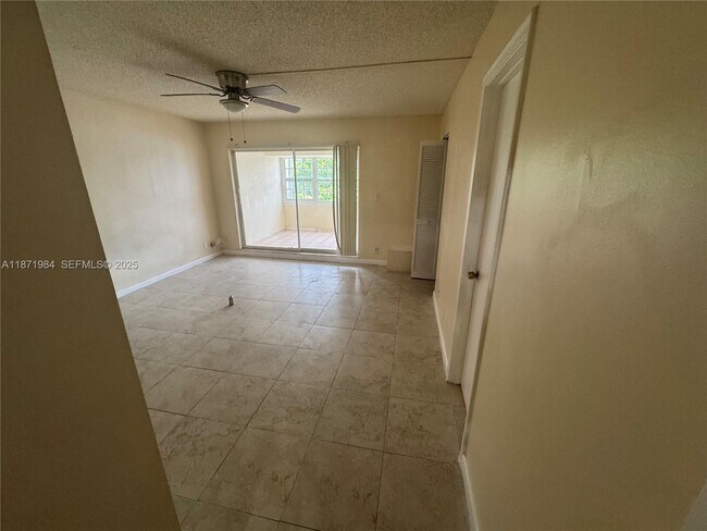 Building Photo - 6521 Racquet Club Dr