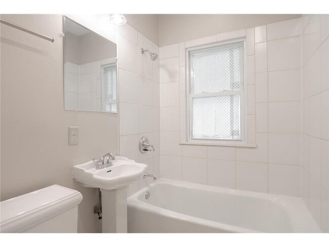 Building Photo - 3555 N Queen Ave