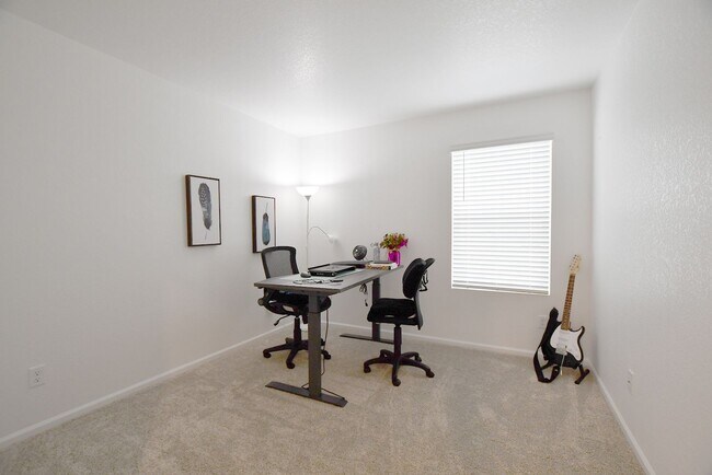 Building Photo - Painted Prairie Town Home for Rent! Brand ...