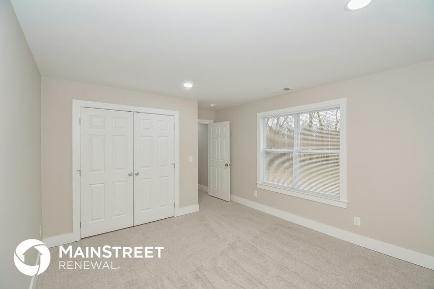 Building Photo - 115 Green Meadow Dr