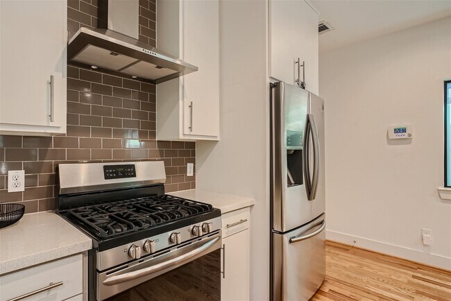 Building Photo - 4916 McKinney St