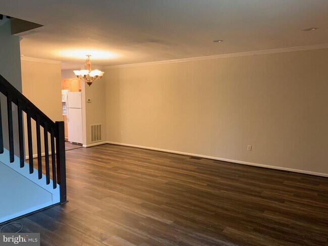 Building Photo - 118 Sycamore Ct