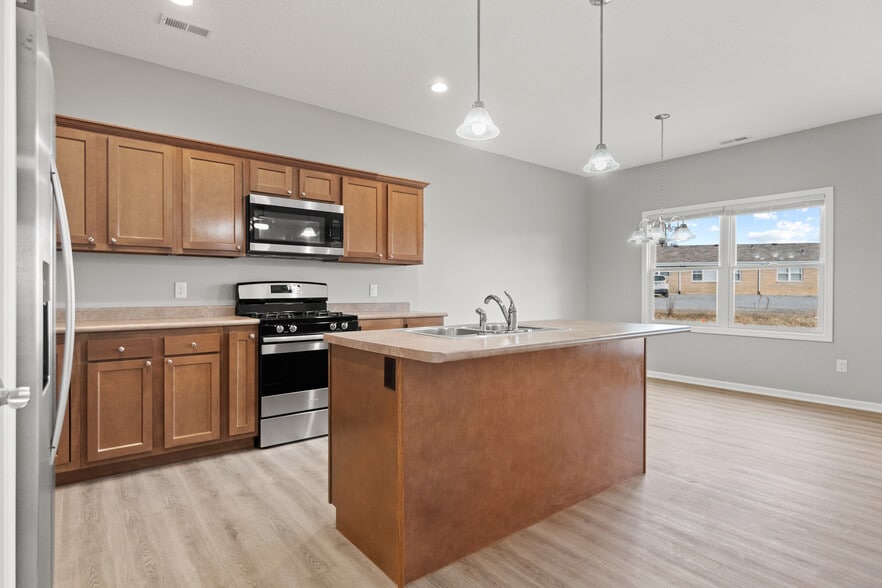 Building Photo - 805 Melody Cir N