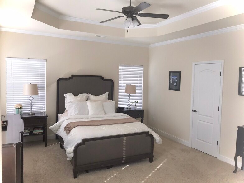 Building Photo - 7571 Villa Ct