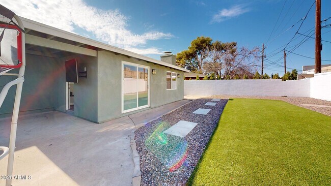 Building Photo - 3714 E Amelia Ave