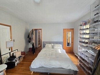 Building Photo - 28 Bardwell St