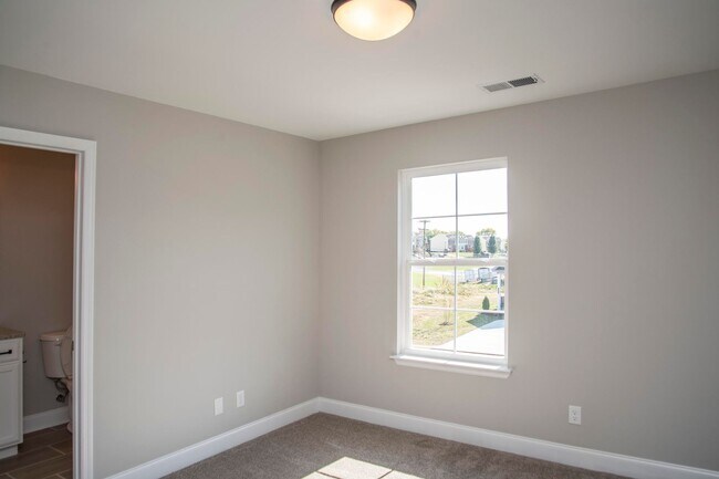 Building Photo - Bellingham Cove Townhome!
