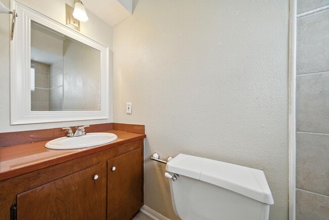 Building Photo - 10666 Hazelhurst Dr