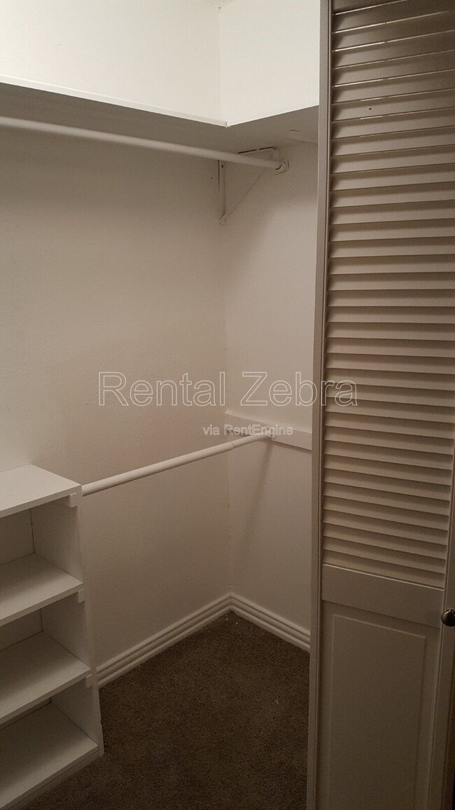 Building Photo - 2939 Longmeade Dr