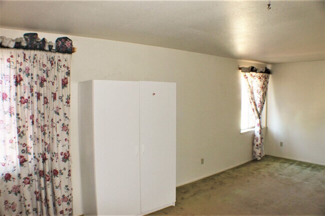 Building Photo - 25740 Rosebay Ct