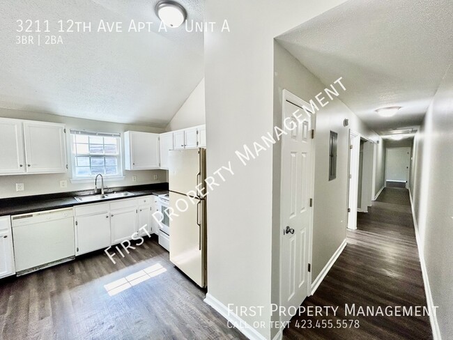 Building Photo - Newly Renovated 3Bed/2Bath Duplex: Central...